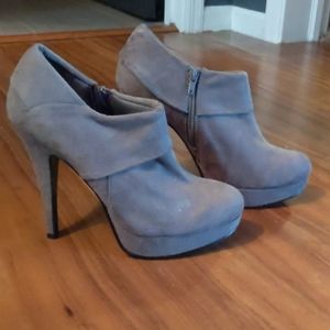 Heart in D Grey Heels